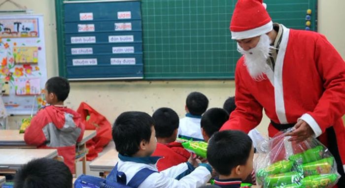 Hình ảnh minh họa lời chúc Giáng sinh ý nghĩa số 8 từ Ông già Noel