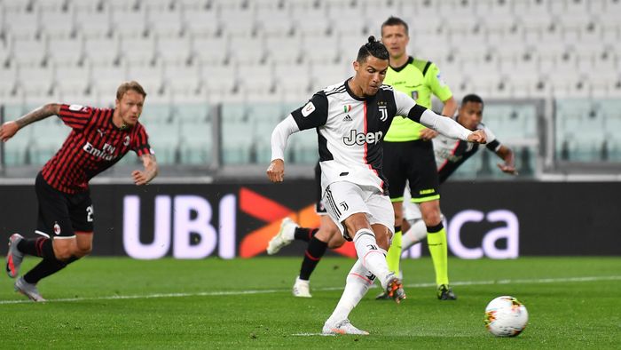 Khoảnh khắc Ronaldo thực hiện penalty với phong thái đầy uy lực