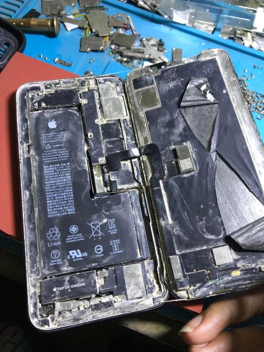 Hình ảnh thực tế quy trình sửa chữa chuyên nghiệp tại Siêu Thị Số - Tuyên Mobile