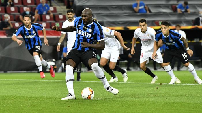 Khoảnh khắc Lukaku dứt điểm penalty ấn tượng tại chung kết Europa League