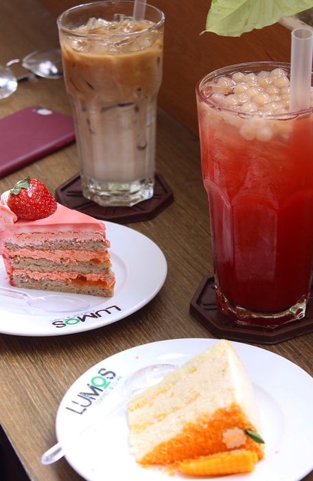 Không gian đơn giản tại Lumos Coffee and Cake ảnh 2