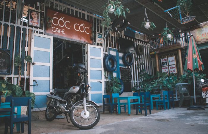 Hình ảnh thứ hai tại Cốc Cốc Coffee – Không gian mộc mạc đầy cuốn hút