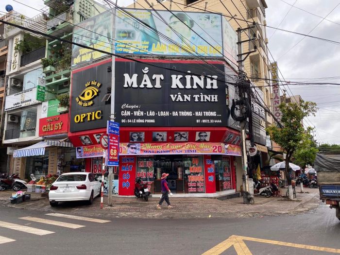 Không gian sang trọng tại Mắt Kính Vân Tình