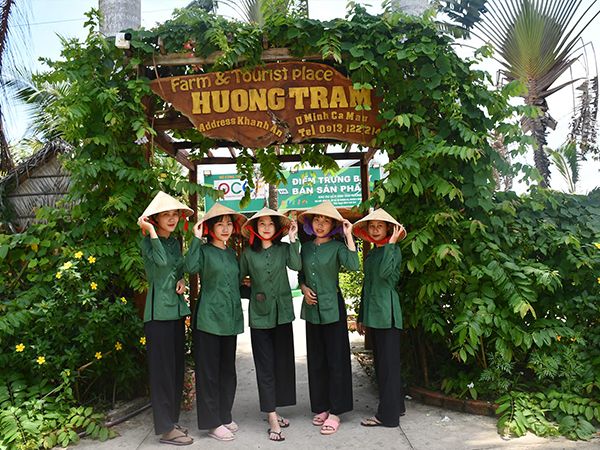 Ảnh 1: Khung cảnh thanh bình giữa rừng tràm tại Hương Tràm Cà Mau