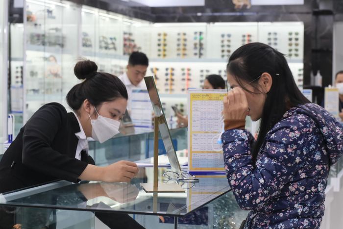Hình ảnh showroom Kính mắt Quang Nhãn