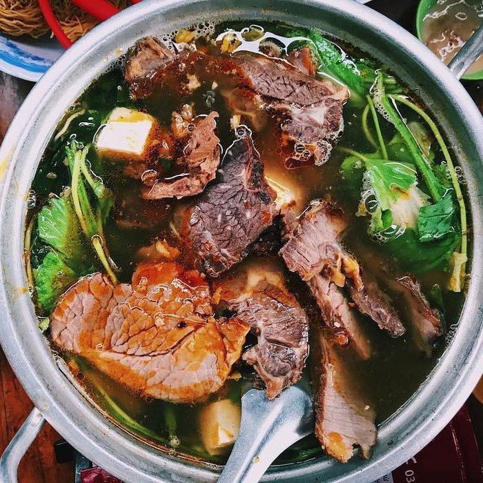 Hình ảnh thực tế không gian ấm cúng tại Lẩu Bò Gia Kiệt
