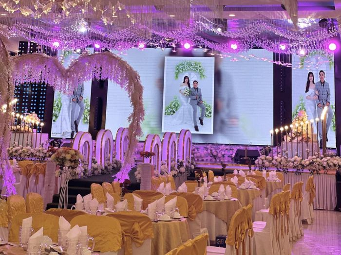 Không gian tiệc cưới lộng lẫy tại Nhà Hàng Hoa Phượng