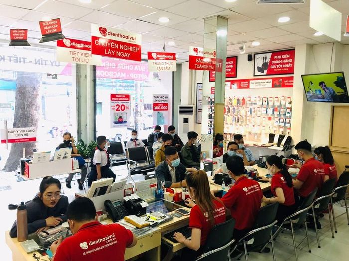 Hình ảnh 2: Quy trình sửa chữa chuyên nghiệp tại Điện Thoại Vui - minh bạch và hiệu quả