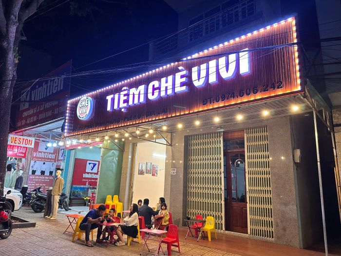 Những món chè đặc sắc được trình bày tinh tế tại Tiệm Chè ViVi