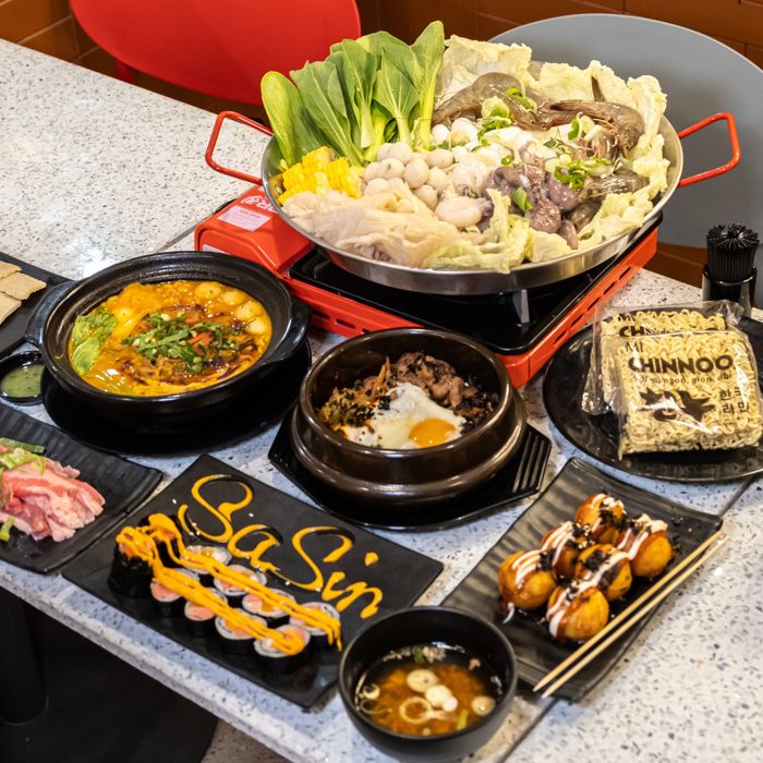 Những tô mì cay hấp dẫn tại SaSin