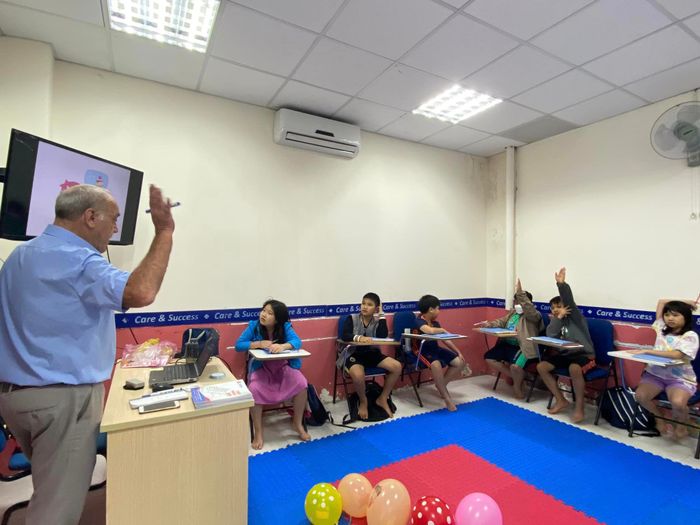 Anh Ngữ Quốc Tế AMA - Khoảnh khắc lớp học năng động ảnh 2