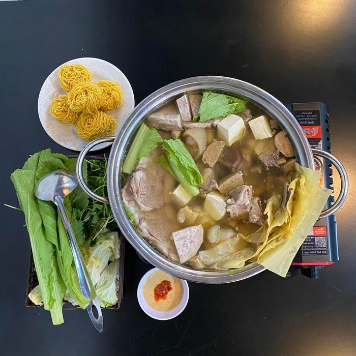 Hình ảnh nồi lẩu bò thơm ngon tại Kim Thổ