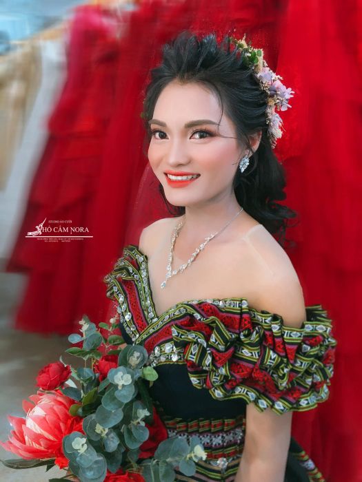 Hình ảnh cô dâu được make-up tại Studio Ken Mon Bridal
