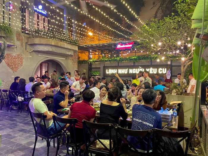 Không gian trẻ trung tại Quán beer Người Yêu Cũ - Ảnh 1