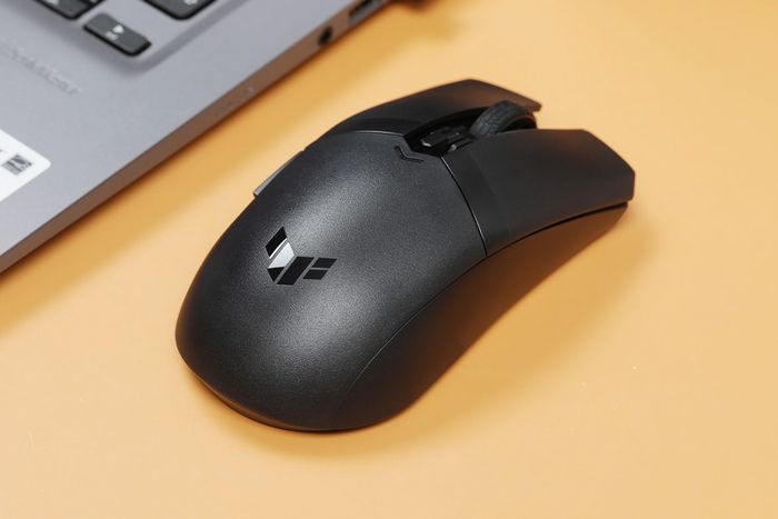 Hình ảnh ấn tượng về dòng chuột Asus ROG cao cấp