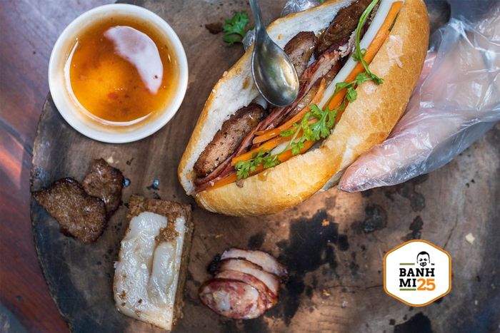 Hình ảnh Bánh Mì 25 - Nét ẩm thực đặc sắc Hà Nội