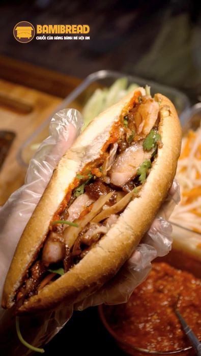 Hình ảnh những ổ bánh mì Bami Bread vàng ruộm - mang trọn hương vị Hội An thuần khiết