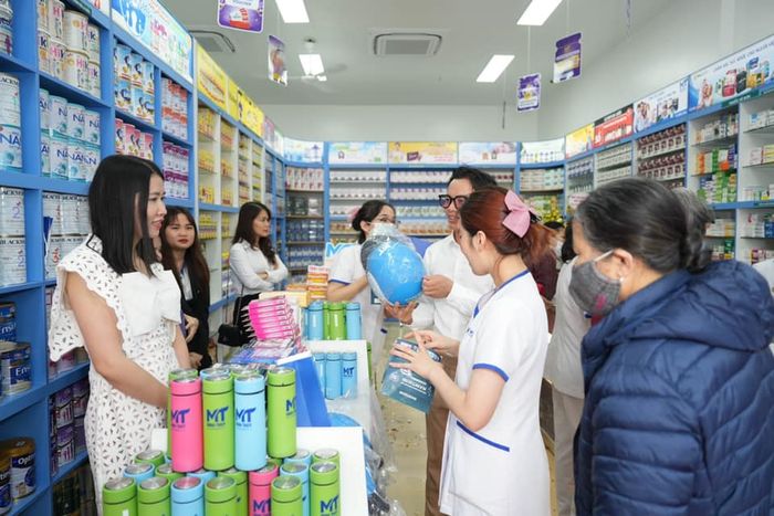 Không gian nhà thuốc Minh Thủy hiện đại
