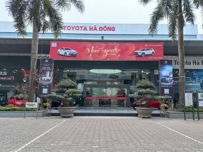 Hình ảnh không gian trưng bày hiện đại tại Toyota Hà Đông