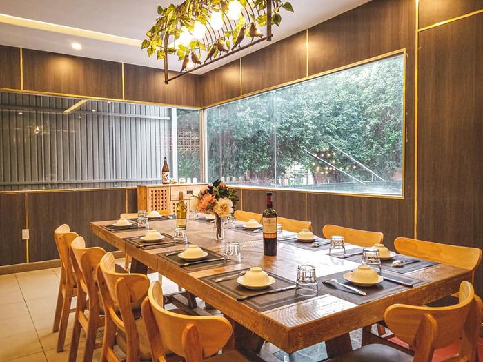Không gian sang trọng với thiết kế hiện đại tại Mộc Bistro - Ảnh 1