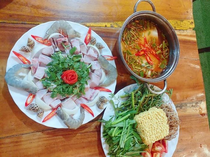 Bữa tiệc hải sản tươi ngon bên bờ sông tại Hải Sản Ven Sông - Ảnh 3
