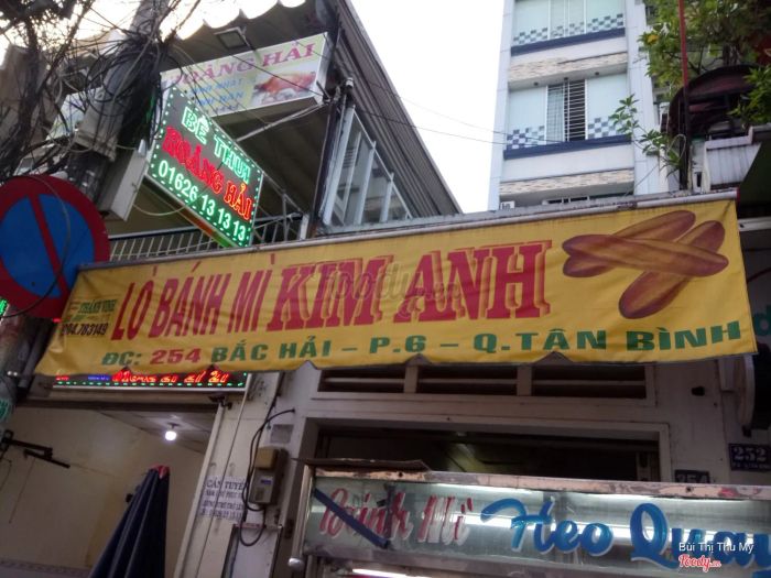 Hình ảnh bánh mì heo quay vàng ươm hấp dẫn tại Kim Anh