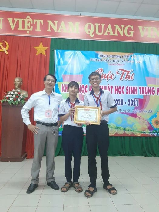 Hoạt động sôi nổi của học sinh Trường THCS Sông Ray