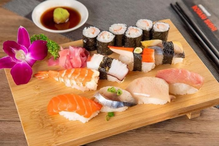 Những món sushi tinh tế và sashimi tươi ngon tại Rotasu
