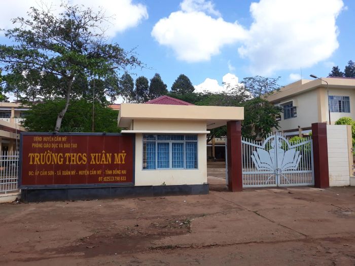 Khuôn viên xanh mát của Trường THCS Xuân Mỹ