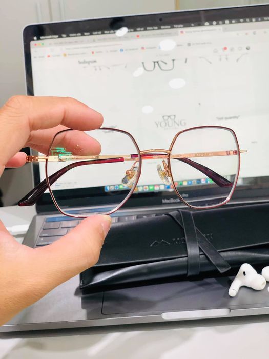 Bộ sưu tập kính đa dạng tại YOUNG OPTICAL BOUTIQUE