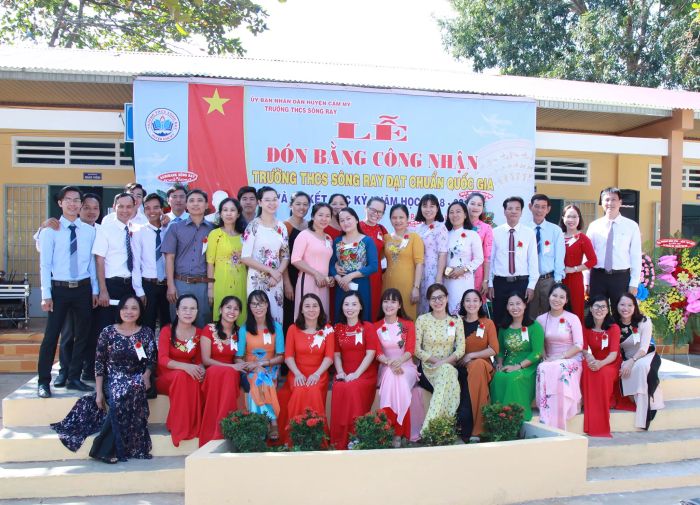 Góc nhìn ấn tượng về cơ sở vật chất hiện đại của Trường THCS Sông Ray