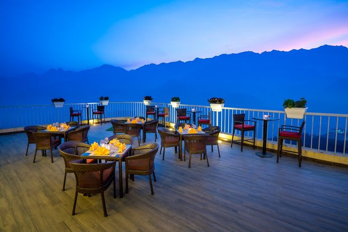 Amazing Hotel Sapa - Ảnh không gian hồ bơi nước nóng sang trọng