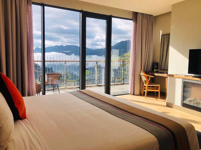 Pao's Sapa Leisure Hotel - Ảnh góc nhìn từ hồ bơi vô cực