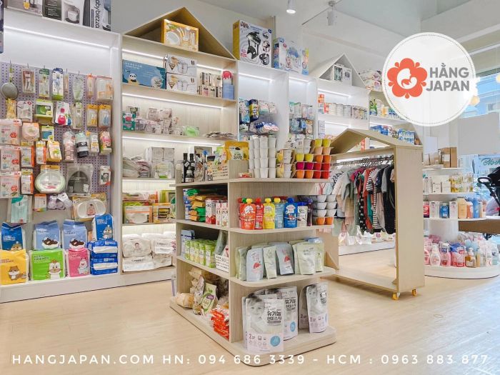 Không gian mua sắm ấm cúng tại Shop Hằng Japan