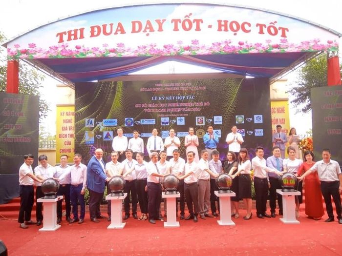 Trường Trung Cấp Kỹ Thuật Tin Học Hà Nội - ESTIH - Hình ảnh 3