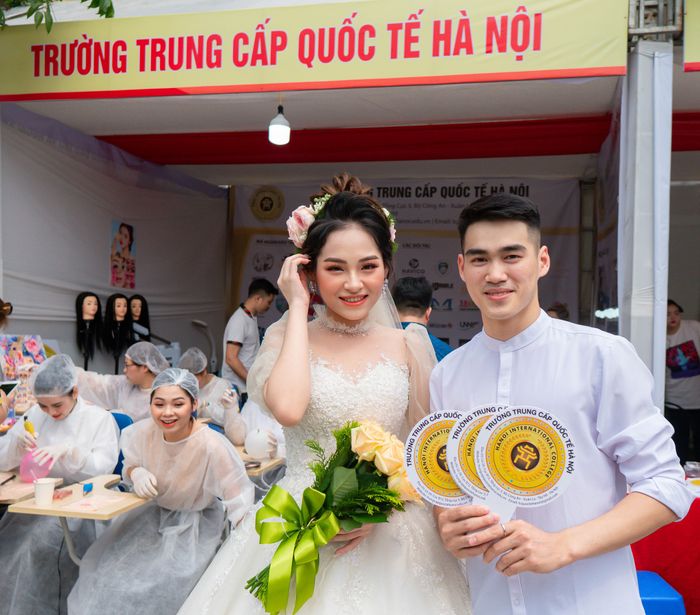 Trường Trung Cấp Quốc Tế Hà Nội - Hình ảnh 3, nơi tạo dựng nền tảng vững chắc cho sinh viên với các chương trình đào tạo chuẩn quốc tế.