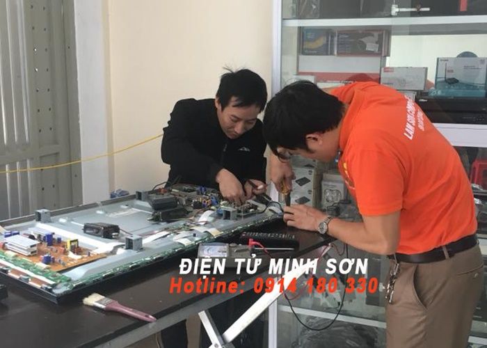 Không gian làm việc chuyên nghiệp của đội ngũ kỹ thuật Điện Tử Minh Sơn - Ảnh 3