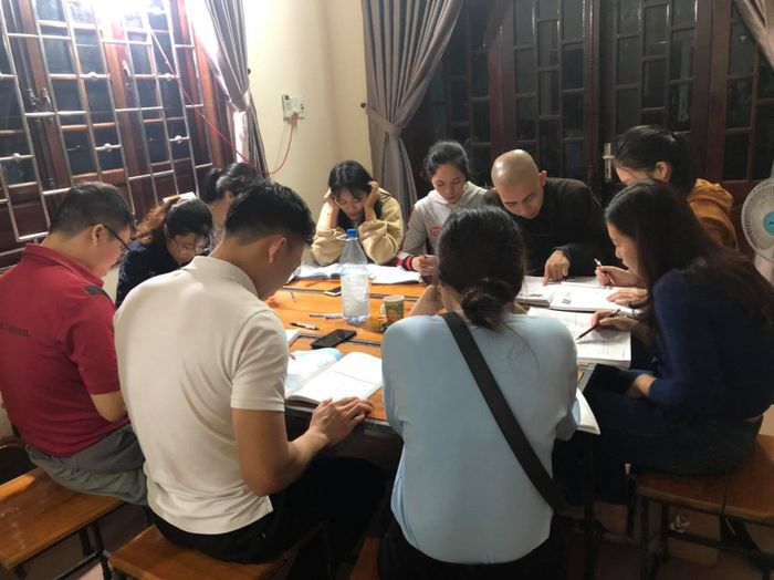 Hình ảnh lớp học tiếng Trung sôi nổi của cô Thùy Châu