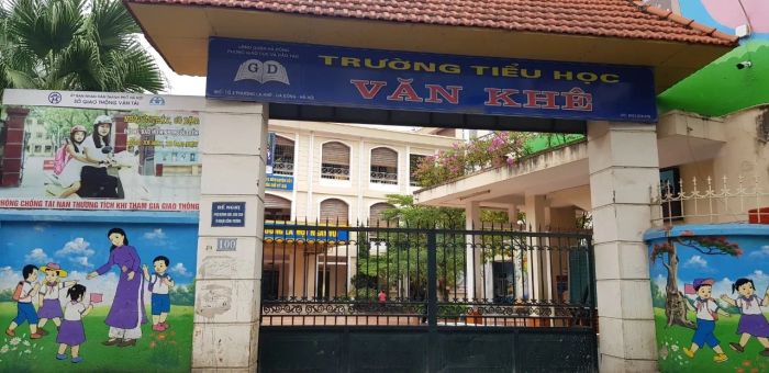 Góc nhìn chân thực về sân trường rộng rãi của Trường Tiểu học Văn Khê