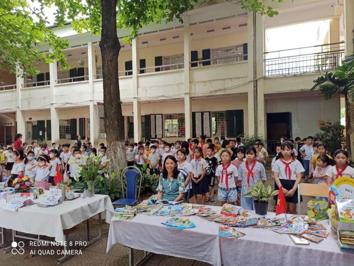 Hình ảnh ấn tượng về khuôn viên xanh mát của Trường Tiểu học Kim Đồng