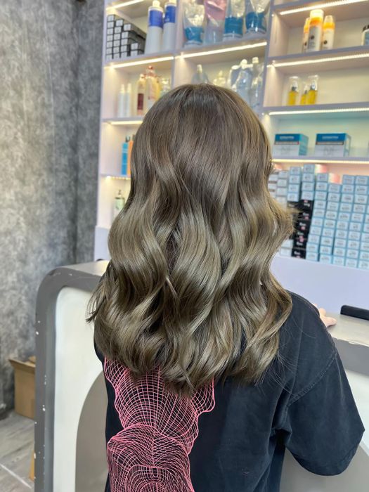 Không gian hiện đại và sang trọng tại Viết Hùng Salon Tóc