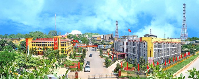Công ty Cổ phần Supe Phốt phát và Hóa chất Lâm Thao, với gần 60 năm phát triển bền vững, không chỉ góp phần vào sự nghiệp nông nghiệp Việt Nam mà còn khẳng định vị thế của mình trong ngành công nghiệp hóa chất. Là biểu tượng của nền công nghiệp hóa chất Việt Nam, công ty đã cung cấp hàng triệu tấn phân bón chất lượng, phục vụ sự nghiệp tăng trưởng và phát triển của nền nông nghiệp đất nước.