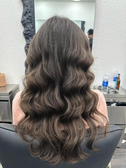 Không gian hiện đại và sang trọng tại Hair Salon Lee Khánh