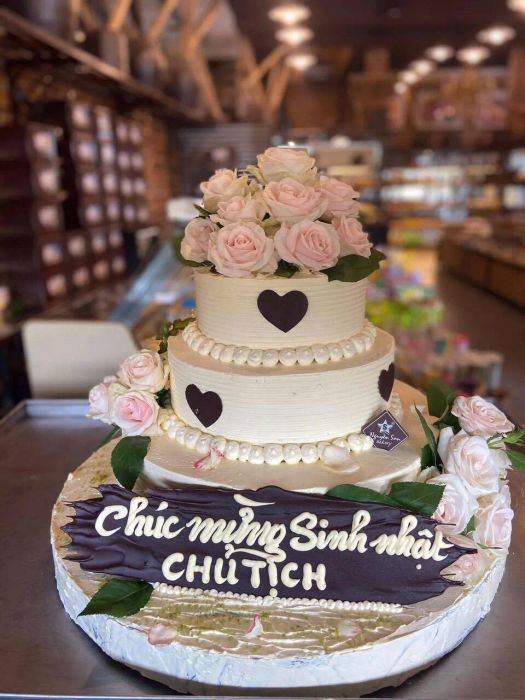 Nguyễn Sơn Bakery - Vẻ đẹp tối giản trong từng lớp bánh