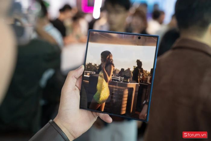 Trải nghiệm hình ảnh đỉnh cao với màn hình 8 inch trên Samsung Galaxy Z Fold7
