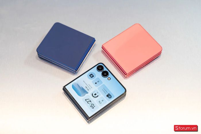Màn hình phụ tràn viền 4.1 inch là điểm nâng cấp đáng chú ý trên Galaxy Z Flip7
