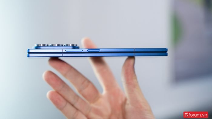 Galaxy Z Fold7 đạt độ mỏng đáng kinh ngạc: 8.9mm khi khép và 4.2mm khi mở