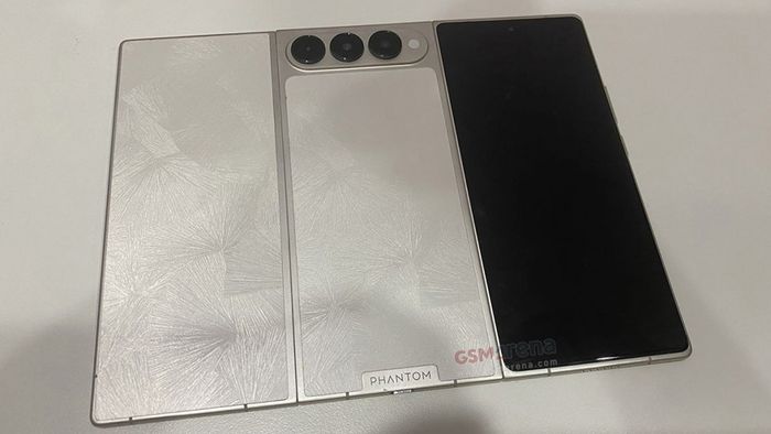 Bản lề đa góc độc đáo trên TECNO PHANTOM Ultimate G Fold Concept