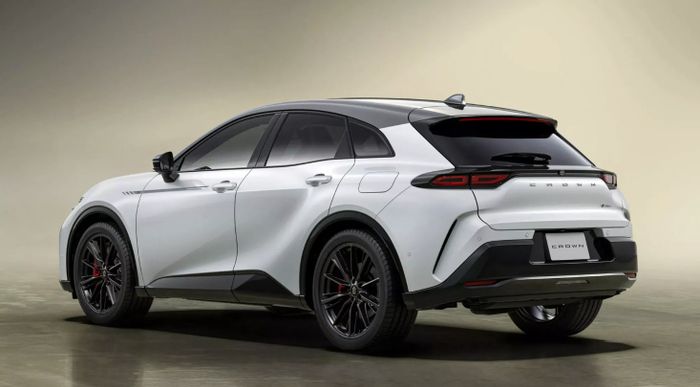 Toyota Crown Sport 3.JPG