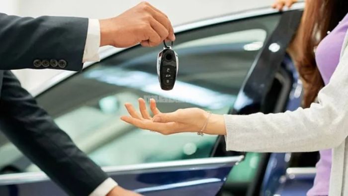 Hướng dẫn xem ngày mua xe tháng 8/2025 hợp tuổi